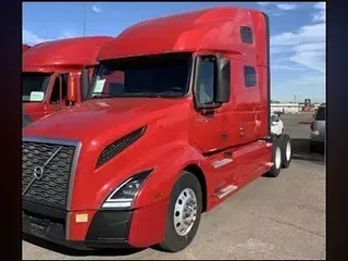 2021 VOLVO VNL760