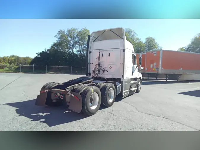 2021 Freightliner Cascadia 126