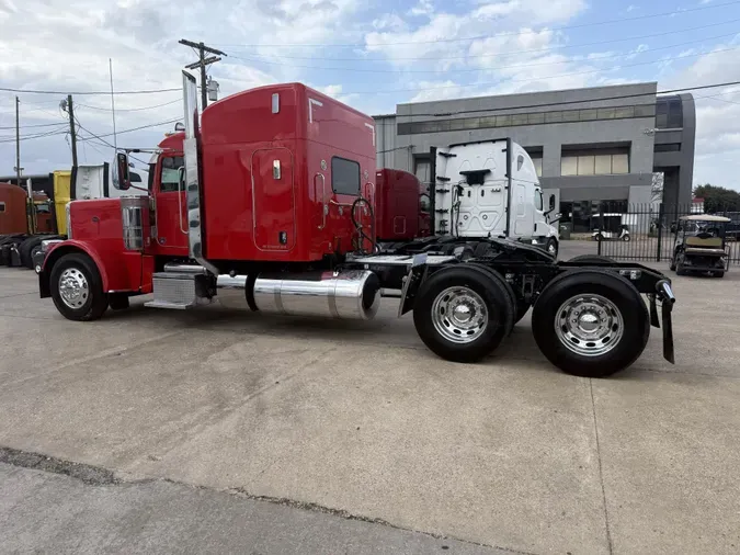 2022 Peterbilt 389
