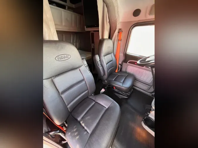 2023 Peterbilt 389