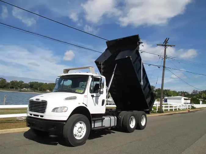 2019 FREIGHTLINER M2-106