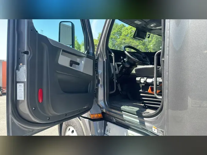 2021 Freightliner Cascadia 126