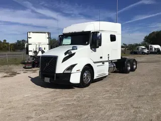 2021 VOLVO VNL740