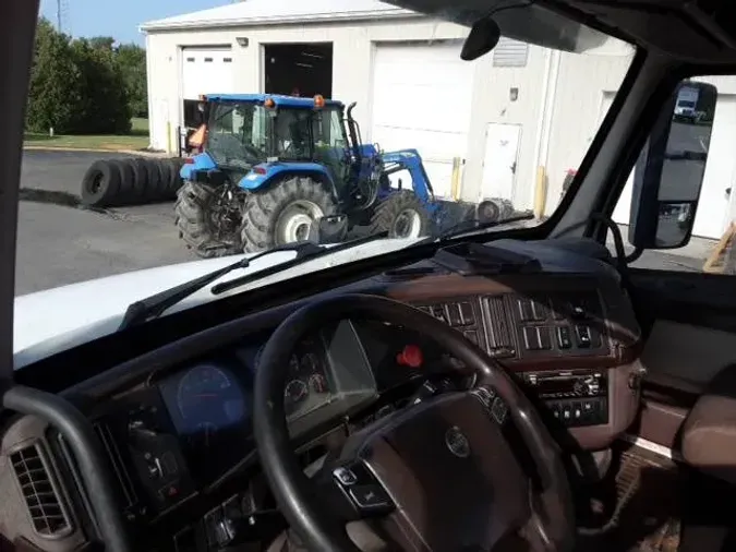 2017 Volvo VNL300