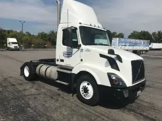 2017 VOLVO VNL42300