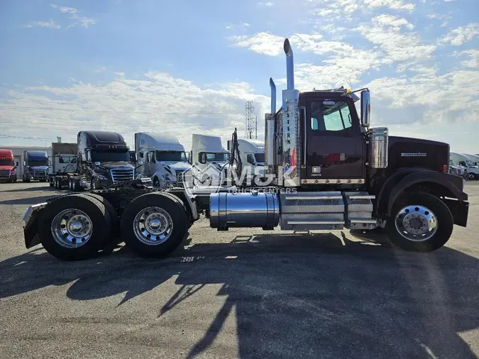 2021 WESTERN STAR 4900SF