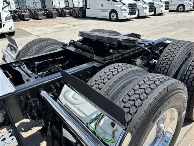 2022 Freightliner Cascadia 126