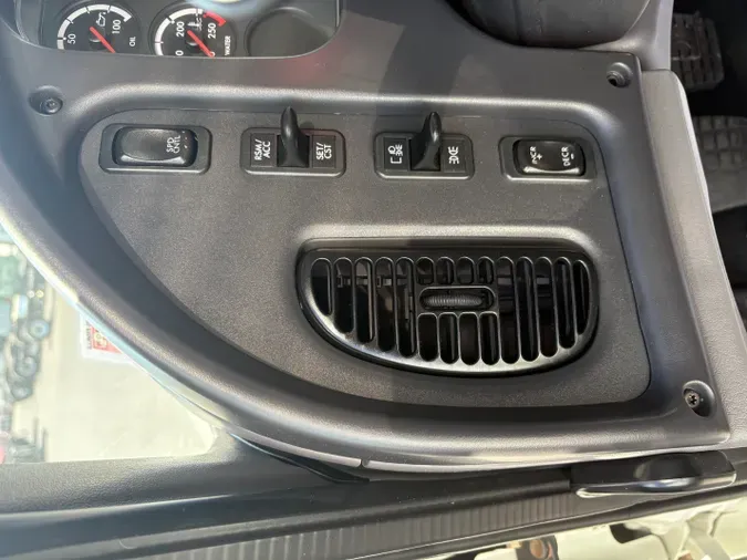 2016 FREIGHTLINER M2 100