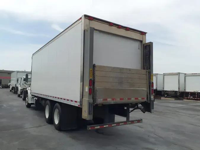 2018 FREIGHTLINER M2 106