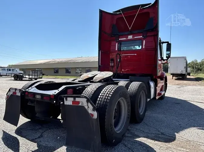 2020 VOLVO VNR64T300