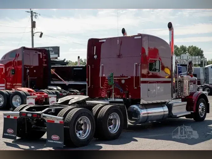 2023 PETERBILT 389