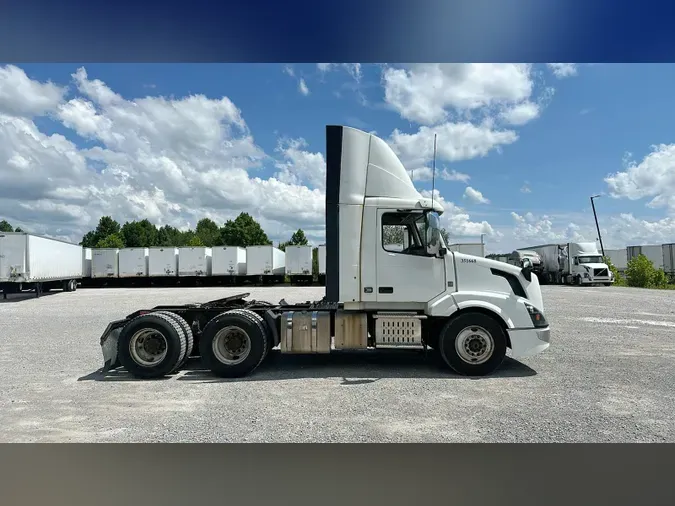 2016 Volvo VNL300