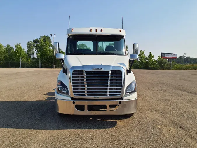 2016 FREIGHTLINER/MERCEDES CASCADIA 113