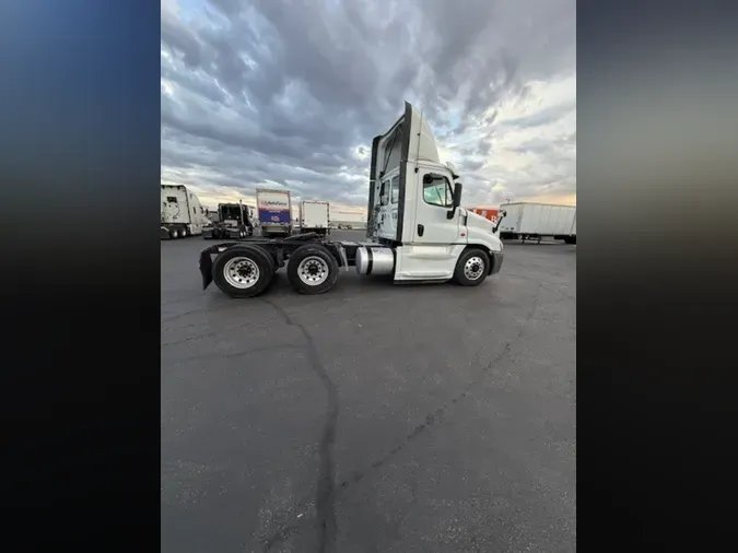 2019 FREIGHTLINER CASCADIA 125