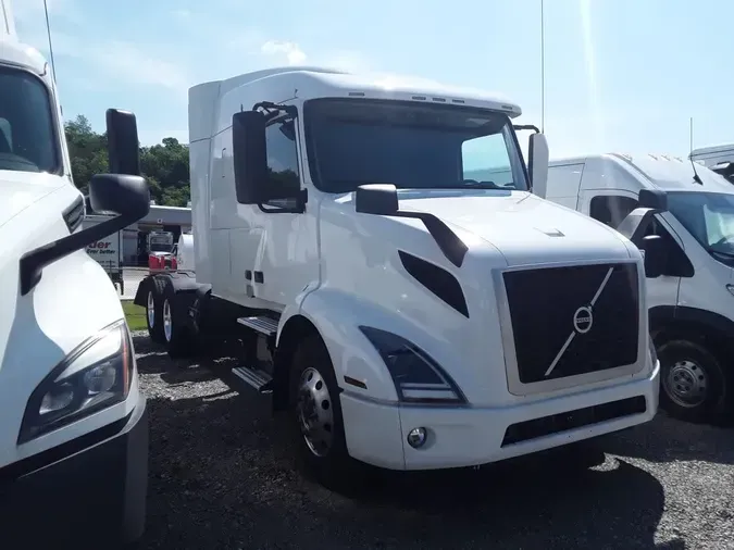 2020 VOLVO VNR64T-640