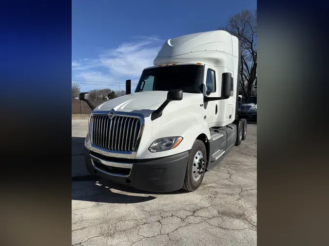 2022 International LT625