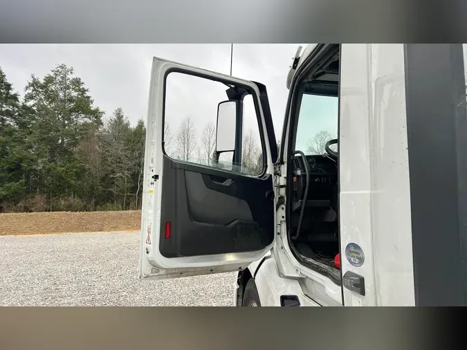 2018 Volvo VNL300