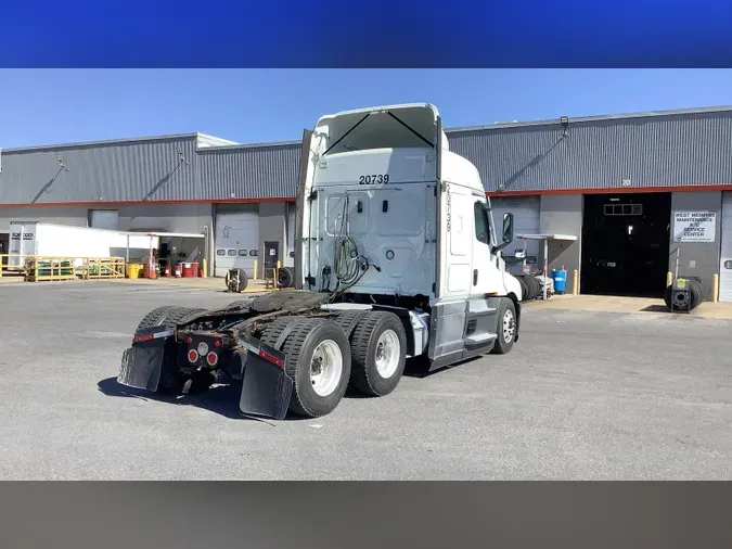 2021 Freightliner Cascadia 126