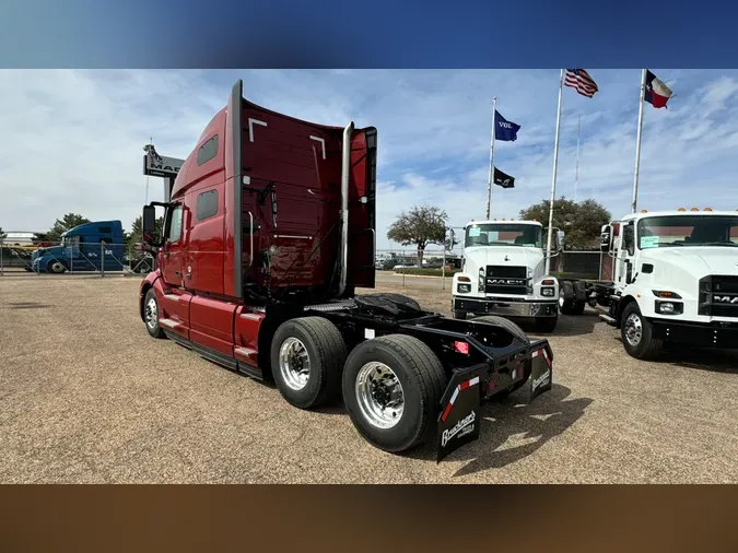 2025 VOLVO VNL64T760