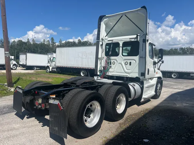 2018 FREIGHTLINER/MERCEDES CASCADIA 125