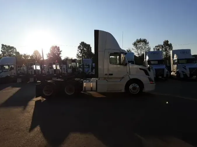 2017 Volvo VNL300