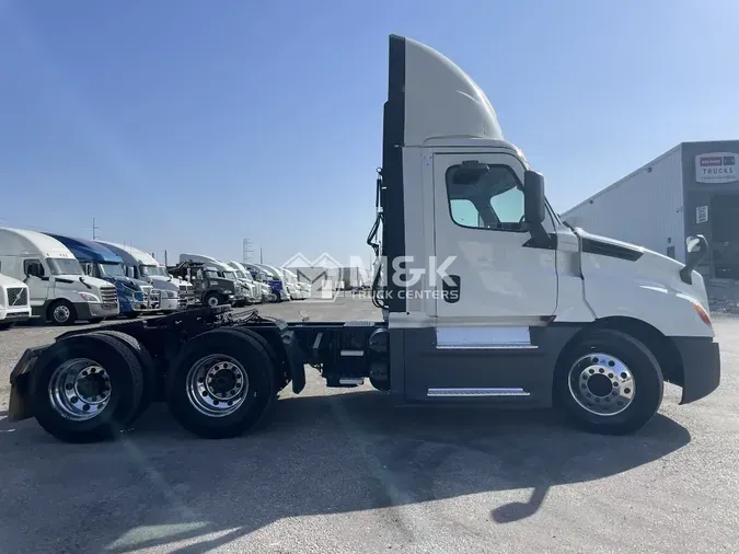 2019 FREIGHTLINER CASCADIA CA126