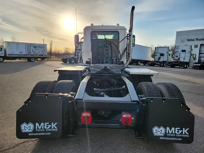 2020 MACK GR64BT