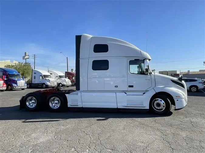 2020 VOLVO VNL860