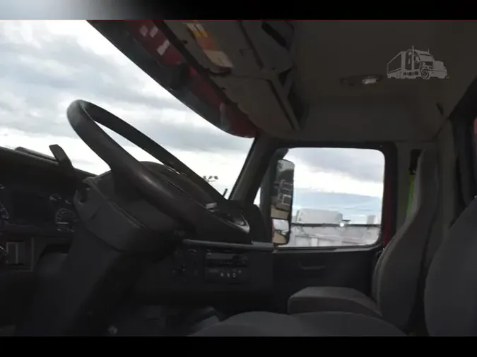 2021 VOLVO VNR64T300