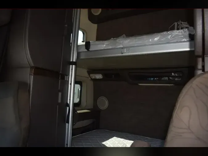2016 VOLVO VNL64T780