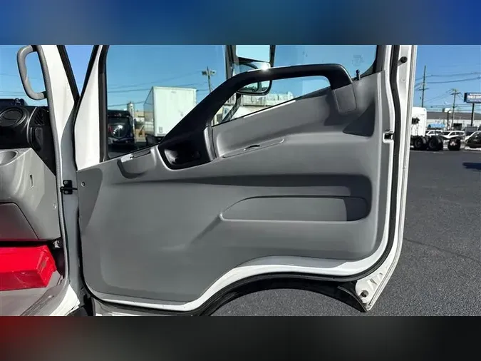 2019 HINO 195