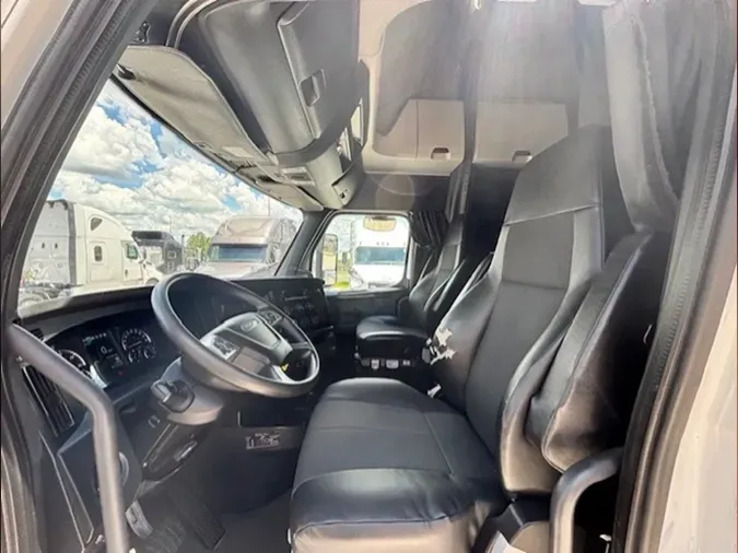 2023 Freightliner Cascadia 126