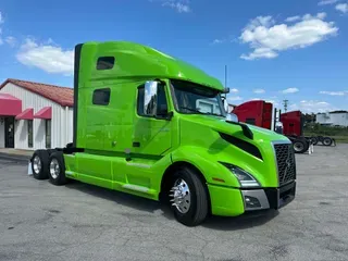 2023 VOLVO VNL64T760