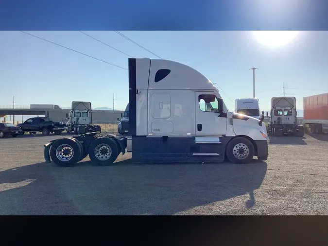 2022 Freightliner Cascadia 126