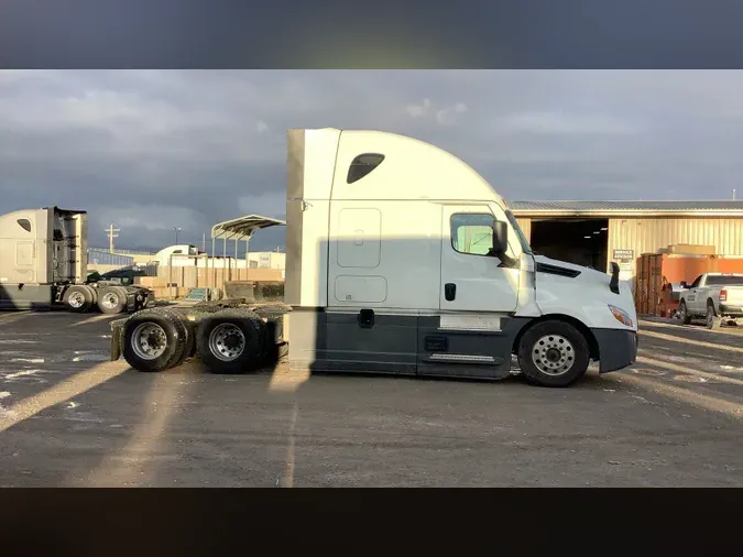 2022 Freightliner Cascadia 126