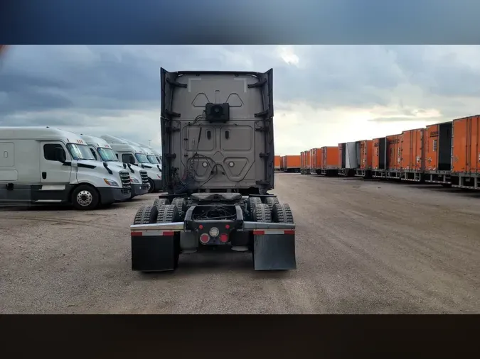 2021 Freightliner Cascadia 126