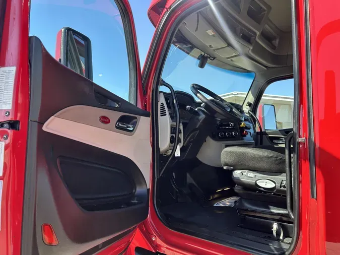 2022 Peterbilt 579f4c696cb41a5dc62cbfd72a70625f4b3