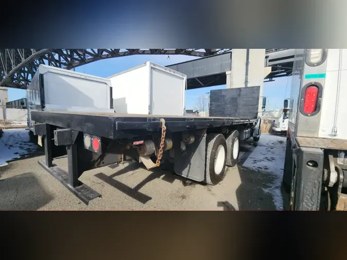 2015 FREIGHTLINER/MERCEDES M2 106