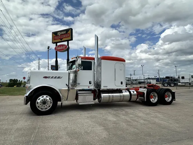 2022 Peterbilt 389