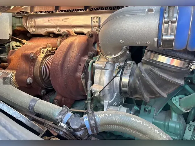 2025 VOLVO VNL64T860f4c9b376cdca42eb6039ed242b88fb6c