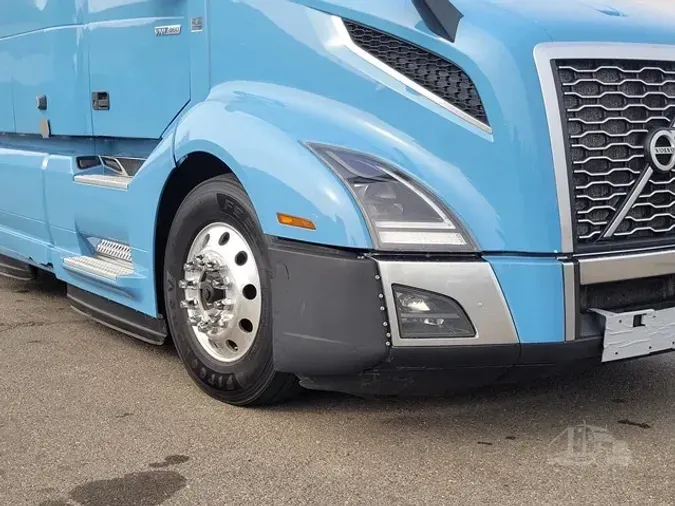 2023 VOLVO VNL64T860