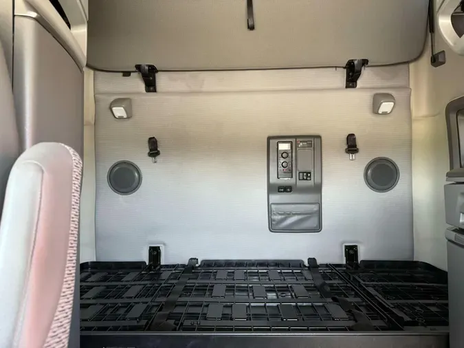 2023 VOLVO VNL64T760