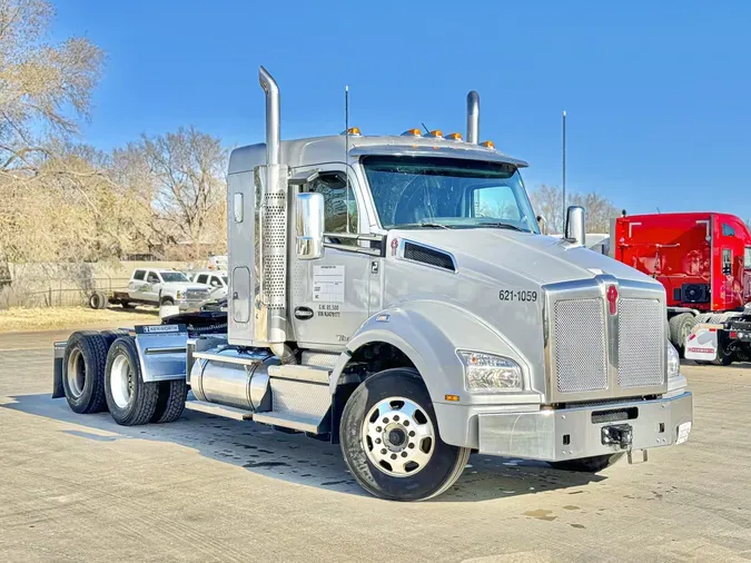 2022 KENWORTH T880