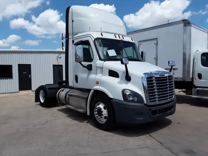 2019 FREIGHTLINER CASCADIA 113