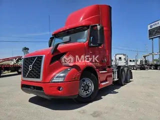 2020 VOLVO VNR64T300