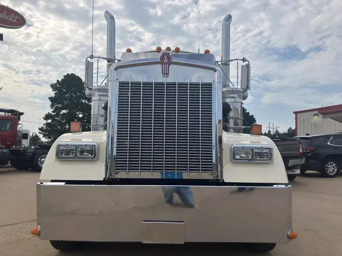 2024 Kenworth W900L
