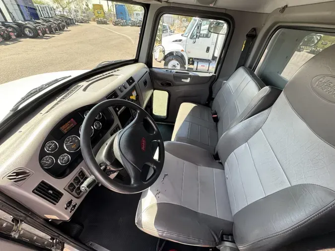2019 Peterbilt 337