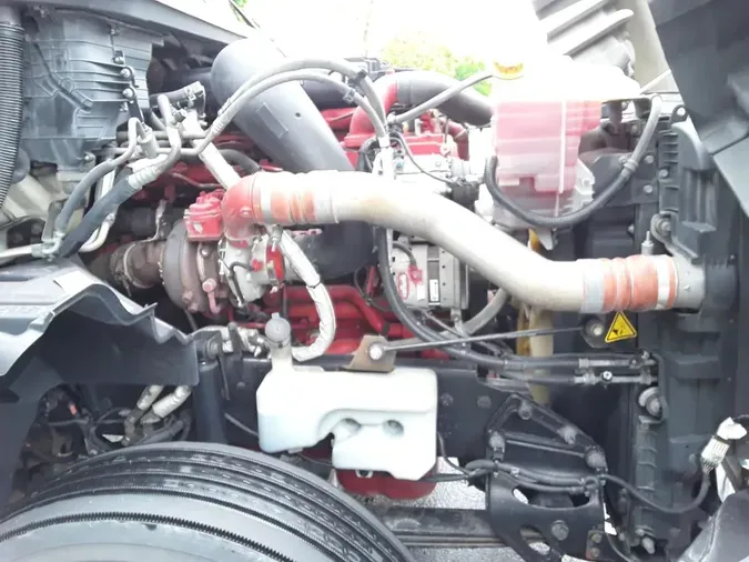 2019 NAVISTAR INTERNATIONAL LT625 SLPR CAB