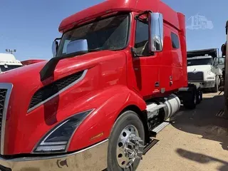 2020 VOLVO VNL64T740