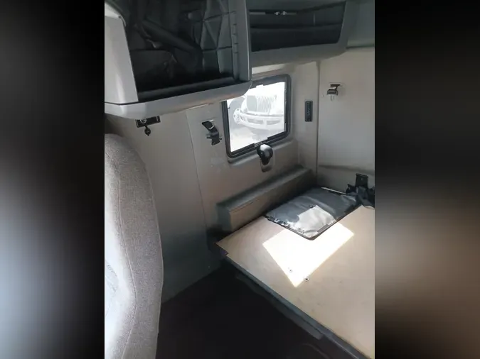 2019 NAVISTAR INTERNATIONAL LT625 SLPR CAB
